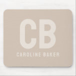 Mousepad do Nome do Tipo Suave de Cor de Tendência<br><div class="desc">Apresentando a cor da primavera da tendência: Soft Taupe. Mousepad moderno e na moda com monograma personalizável de duas letras e nome em uma fonte minimalista. Seu design simples e limpo em uma cor sólida oferece um eterno e um apelo clássico. Explore nossas cores de tendência de primavera para mais...</div>