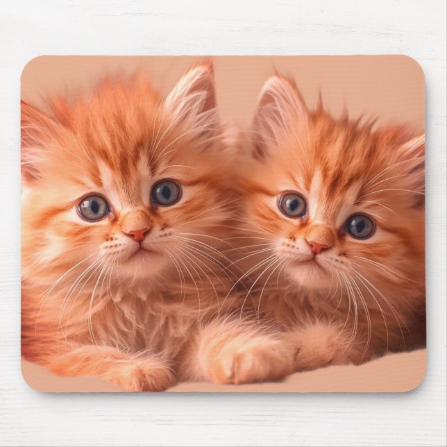 Mousepad Dois Gatinhos Muito Fofos em um Tablet de Desktop  (Frente)