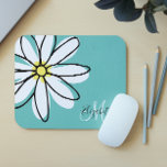 Mousepad Dólar Desenhado Daisy White Monograma Rosa<br><div class="desc">Este design foi criado através da arte digital. Pode ser personalizado na área fornecida ou personalizado escolhendo o clique para personalizar a opção adicional e alterando o nome, as iniciais ou as palavras. Você também pode alterar a cor e o estilo do texto ou excluir o texto de um design...</div>