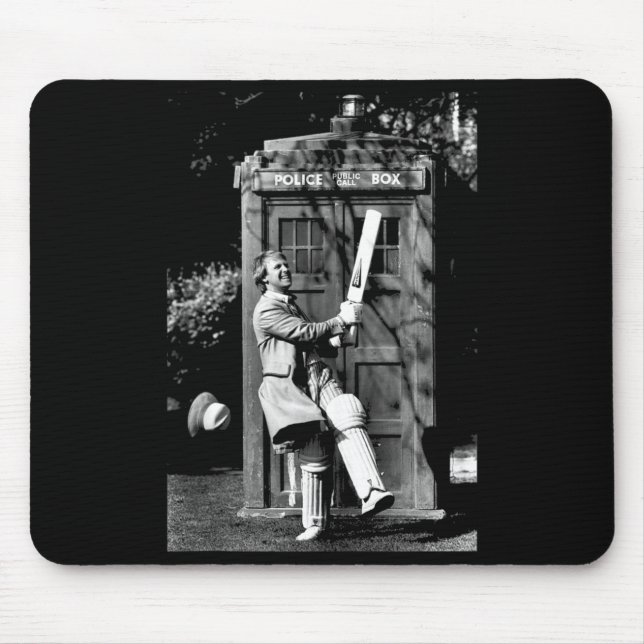 Mousepad Doutor Quem Peter Davison Críquete Tardis 1981 Tan (Frente)