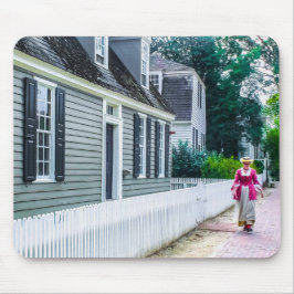 Mousepad DSC02376-Lady Colonial Walking