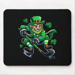 Mousepad Duende Mostrando Habilidades de Hóquei Dia de São