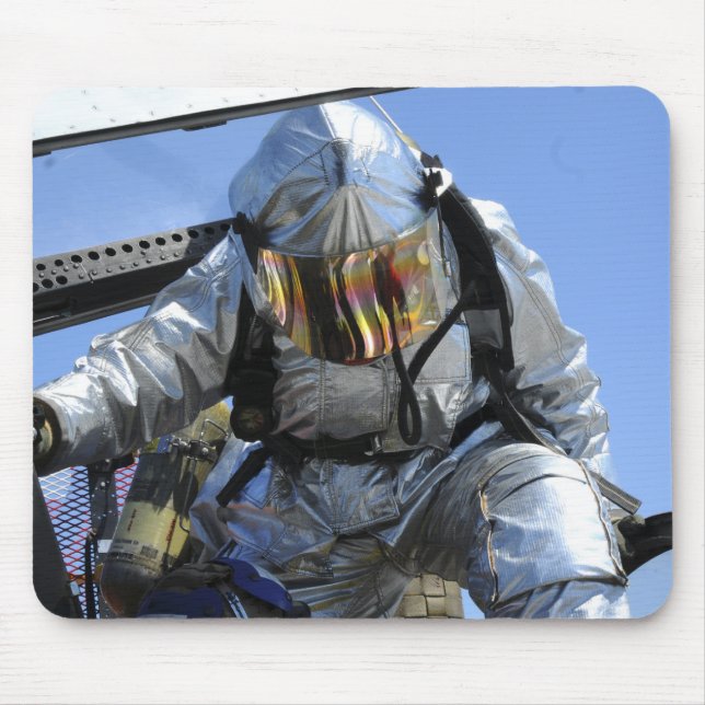 Mousepad É realizada uma simulação de salvamento na cabina  (Frente)