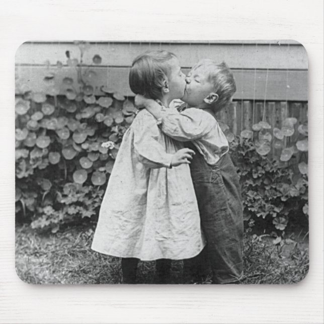 Mousepad Ela ganha o centavo, ele recebe o beijo (Frente)