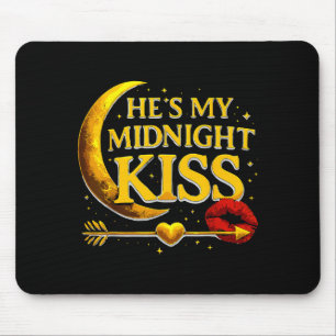 Mousepad Ele é Meu Beijo da Meia-Noite Meme do Dia dos Namo