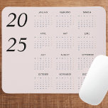 Mousepad Elegante de Calendário Personalizado Pink 2025<br><div class="desc">Atualize o seu espaço de trabalho com esta pasta de mouse de calendário rosa 2025, pastel personalizada. Projetado para estilo e praticidade, este moderno mouse pad apresenta um calendário de cheio ano para referência rápida de data, definido em relação a um fundo cor-de-rosa macio que adiciona um toque de elegância...</div>