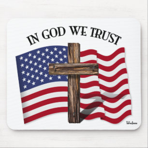 Mousepad Em Deus, confiamos na cruz enrugada e na bandeira