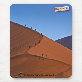 Mousepad Em uma duna de areia gigante