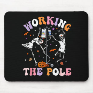 Mousepad Enfermeira de Halloween trabalhando no mastro esqu