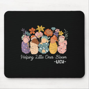 Mousepad Enfermeira Retro Groovy Ajudando os Pequenos a Flo