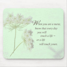 Enfermeira toca vida com flores selvagens