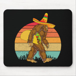 Mousepad Engraçado Pé Grande Andando com Taco Grande