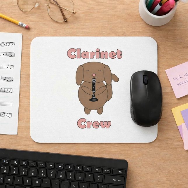 Mousepad Equipe de Clarinete Fofa Músico Cachorro (A mousepad with a kawaii dog playing the clarinet & the words clarinet crew.)