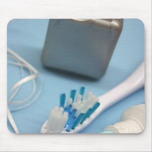 Mousepad Escova de dentes, dentífrico e floss.