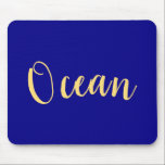 Mousepad Escrita "Ocean" Náutica Real Azul Elegante<br><div class="desc">Em um dia claro - perto do mar... Este design de costa encharcado de cor apresenta um grande centro de "Oceano" escrito em um texto elegante e quente, amarelo. O fundo desta design moderna minimalista é um azul real rico e profundo.</div>