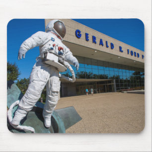 Mousepad Escultura do Homem no Espaço