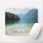 Mousepad Eslovênia Montanhas e Paisagem do Lago Bohinj<br><div class="desc">Esta bela plataforma de rato apresenta uma vista cênica de montanha e paisagem aquática do lago Bohinj,  Eslovênia.</div>