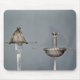 Mousepad Espadas: rapier do copo-hilted do aço cinzelado