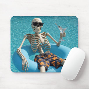Mousepad Esqueleto de Halloween Flutuando em uma Piscina
