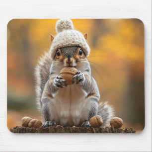 Mousepad Esquilo no Knit Hat Holding Nut