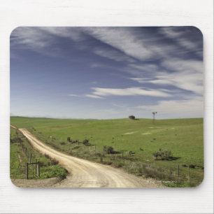 Mousepad Estrada de fazenda que retorce entre campos de