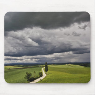 Mousepad Estrada e nuvens de tempestade, região rural da To