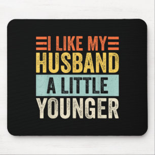 Mousepad Eu Gosto do Meu Marido Um Pouco Mais Jovem Citação