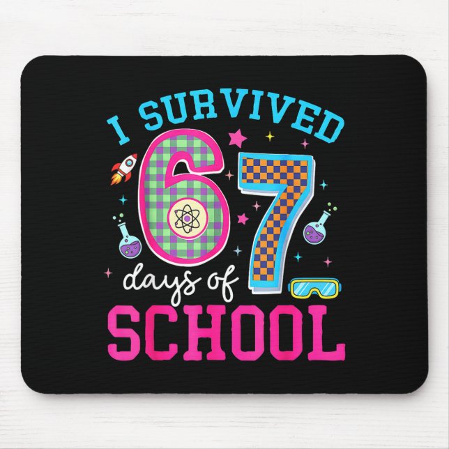 Mousepad Eu Sobrevivi 67 Dias De Escola Meme Seis Sete Ciên (Frente)