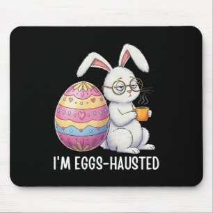 Mousepad Eu sou Eggshausted Sleepy Bunny segurando uma cane
