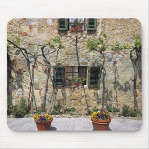 Mousepad Europa, Itália, Monteriggioni. Uma casa de pedra é