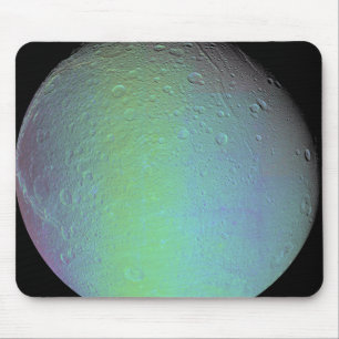 Mousepad Falsa vista colorida da lua de Saturno Dione