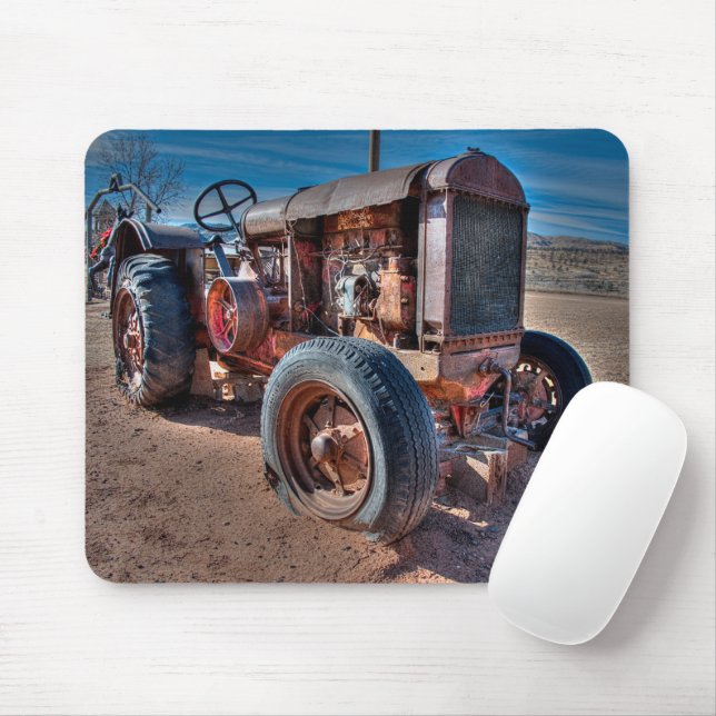 Mousepad Farms | Rusty Antique Tractor (Com mouse)
