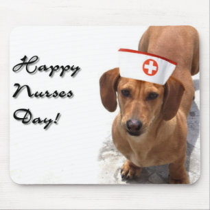 Mousepad feliz do Dachshund do dia das enfermeiras