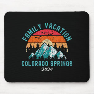 Mousepad Férias em família de esqui e caminhada na montanha