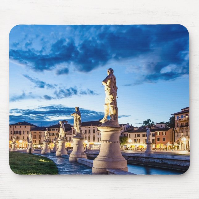 Mousepad Fila de estátuas iluminadas em Padova (Frente)