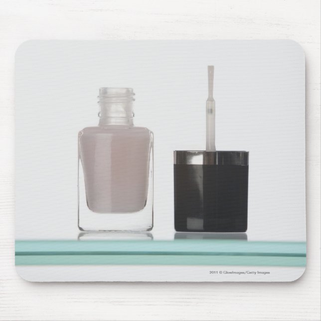 Mousepad Fim-acima de uma garrafa do verniz para as unhas (Frente)