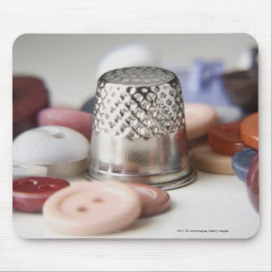 Mousepad Fim-acima dos botões com um boné do metal