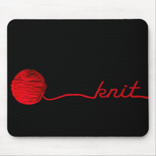Mousepad fio vermelho a preto com texto em malha