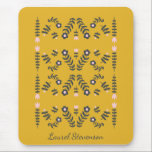 Mousepad Flor de Folhas Escandinavas Amarelo Personalizado<br><div class="desc">Estilo escandinavo moderno de flores folclóricas em amarelo,  rosa e cinzas,  personalizadas com seu nome.</div>