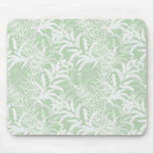 Mousepad Flores brancas em verde-claro.