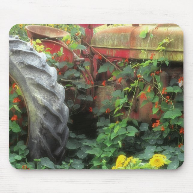 Mousepad Flores da primavera adornam um velho trator. (Frente)