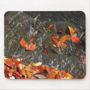 Mousepad Folhas de Outono na Cachoeira I Fotografia de Outo