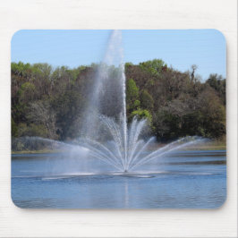 Mousepad Fonte em um lago