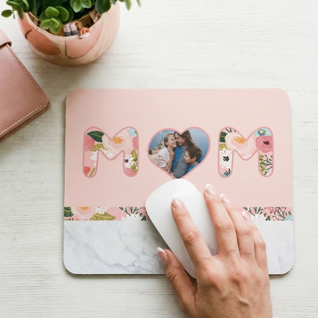 Mousepad Foto cardíaca MOM Padrão Floral e Pink Marble (Gift For Mom Heart Photo Frame Pink Marble Floral Mouse Pad)