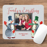 Mousepad Foto da família de aquarelas bonitas Neve Snowman<br><div class="desc">Dê à família um presente inesquecível e útil nesta temporada de férias! Este mouse temático de Natal tem um ponto para sua foto de família e você pode mudar todo o texto para seu gosto. Quase todos usam um mouse pad hoje em dia, e acho que seus entes queridos adorariam...</div>