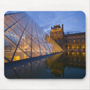 Mousepad França, Paris. O Louvre ao crepúsculo. Crédito 3