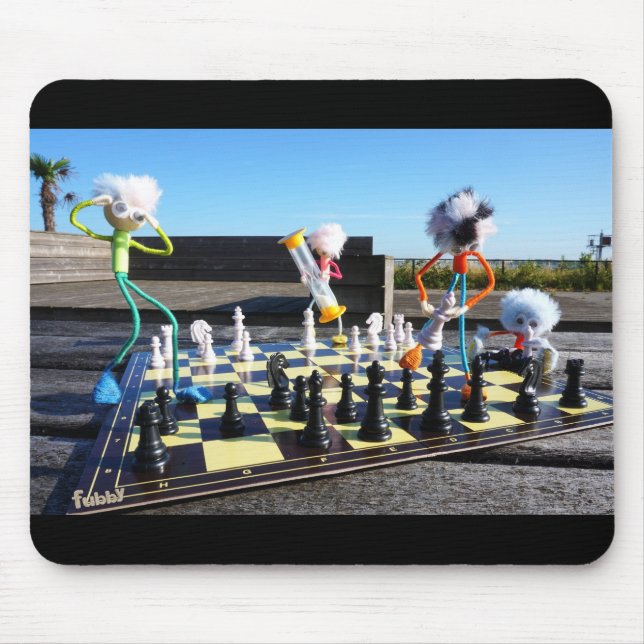 Mousepad Fubby die schaakspel spelen. (Frente)