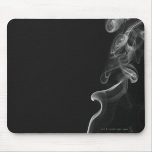 Mousepad Fumo branco contra um fundo preto