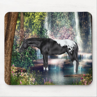 Mousepad Fundo em Cascata Negra de Cavalo Appaloosa