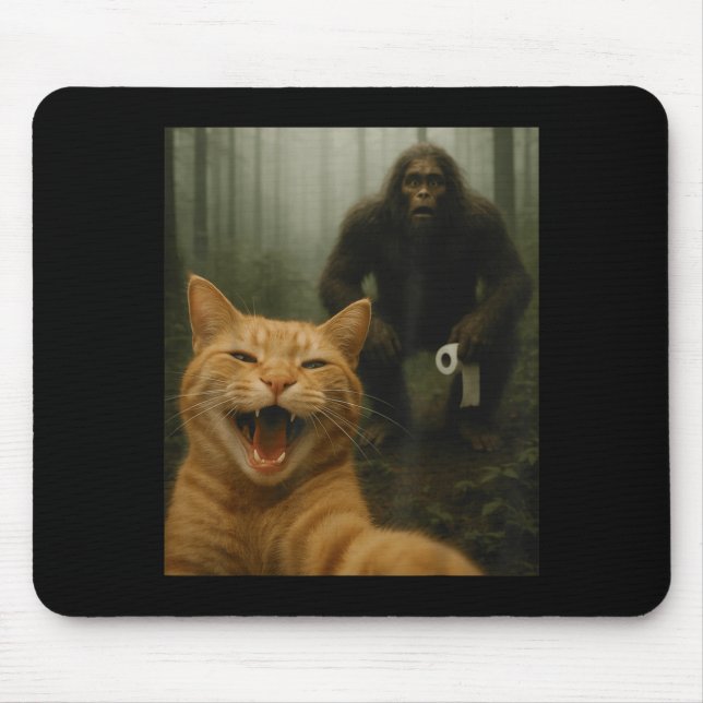 Mousepad Funny Cat Surprised Happy Selfie With Bigfoot Sasq (Frente)